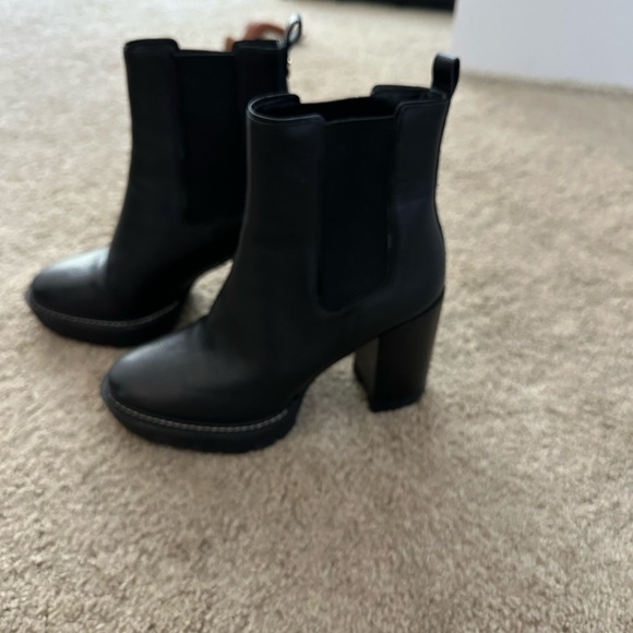Tory Burch Black Ankle Boots size 6 - Picture 2 of 4